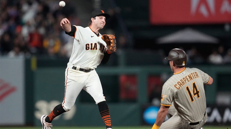 Giants shut out Padres for 7th straight win