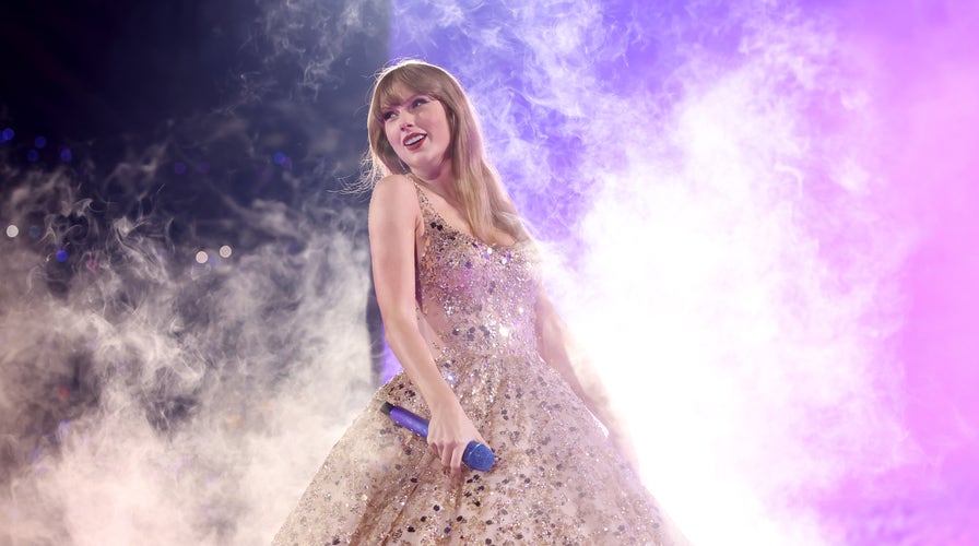 Taylor Swift scared by possessed piano at recent concert
