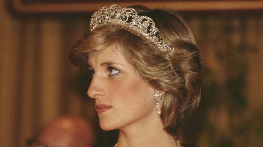 Princess Diana wearing a family crown