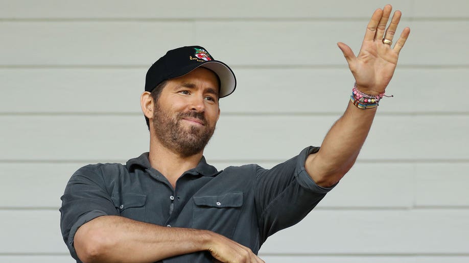 Ryan Reynolds waving to fans