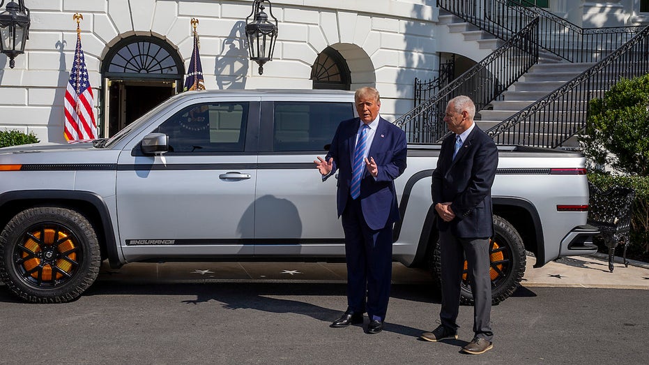 WASHINGTON, DC - SEPTEMBER 28: U.S. President Donald Trump chats with Steve Burns Lordstown Motors CEO about the new Endurance all-electric pickup truck on the south lawn of the White House on September 28, 2020 in Washington, DC. They bought the old GM Lordstown plant in Ohio to build the Endurance all-electric pickup truck, inside those four wheels are electric motors similar to electric scooters. (Photo by Tasos Katopodis/Getty Images)