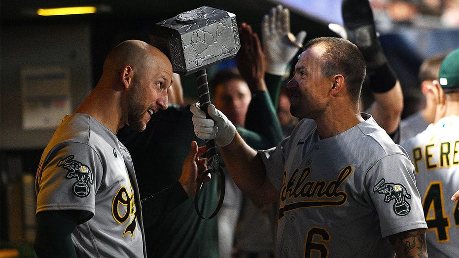 Pittsburgh Pirates being half a game from first amidst brutal losing streak  shocks MLB fans: NL Central just at peak mediocrity