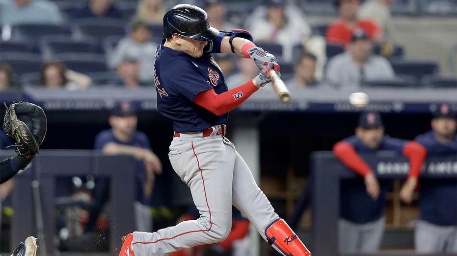 Red Sox rally to beat Yankees on Kiké Hernández's tiebreaking