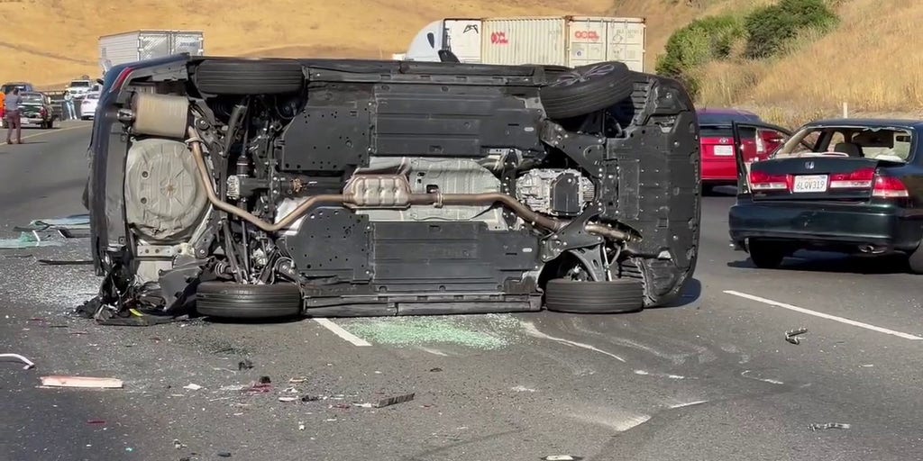 California motor home 'plows' into 19 vehicle on interstate: Police - Vimarsana News