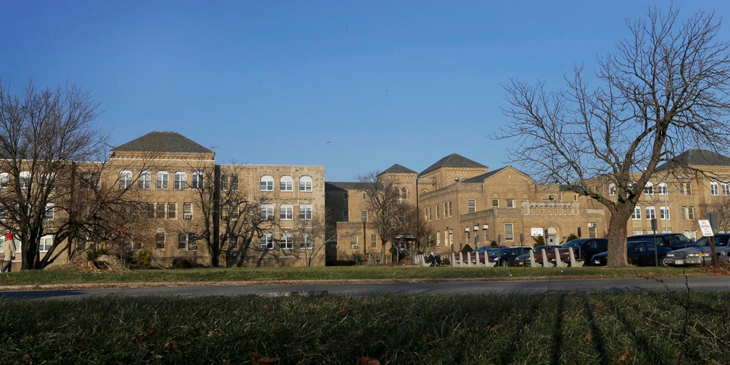 NYC to shelter 1,000 migrants in mental hospital parking lot - Vimarsana News