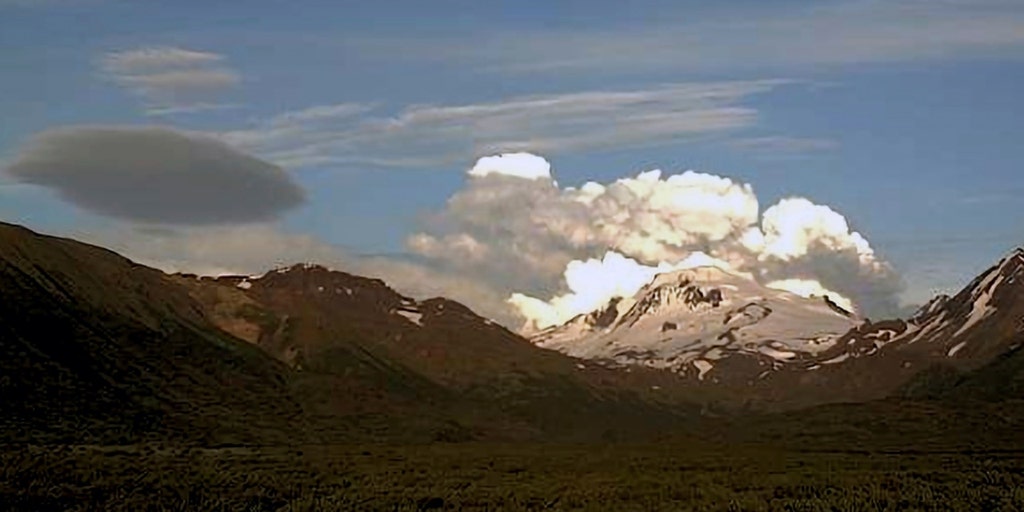 Alaska volcano eruption eases after emitting massive ash cloud - Vimarsana News