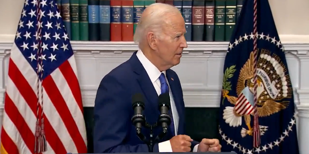 Conservatives mock Biden wandering away from question on Chinese hackers: 'Has no idea what's going on' - Vimarsana News