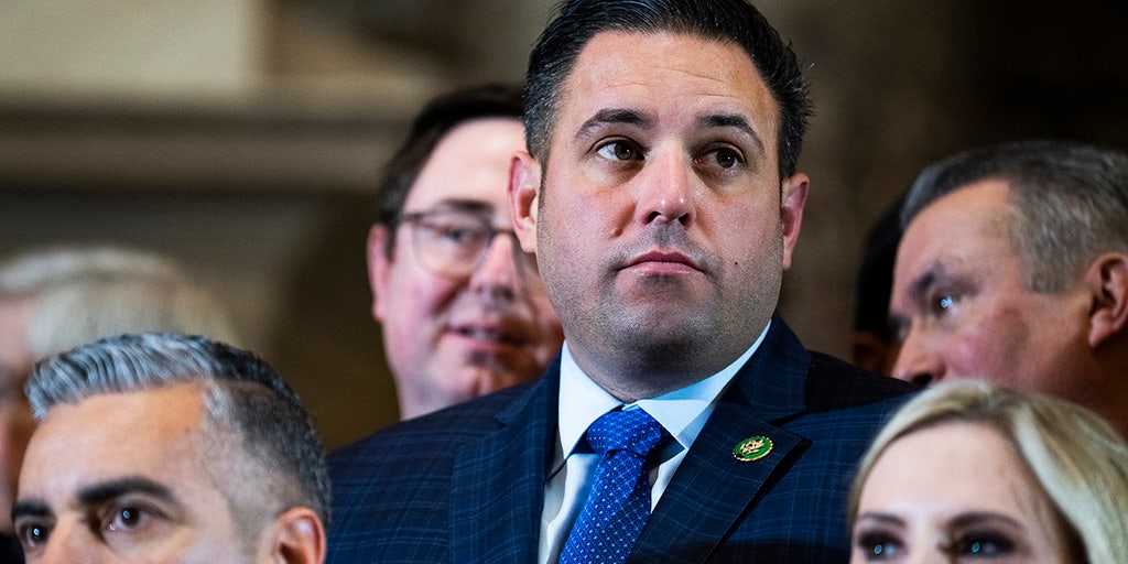 House Republican introduces bill to permanently upgrade classification of fentanyl-related substances - Vimarsana News