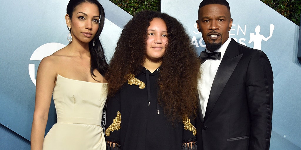Jamie Foxx's tight-knit family credited for saving actor's life: What to know about comedian's clan - Vimarsana News