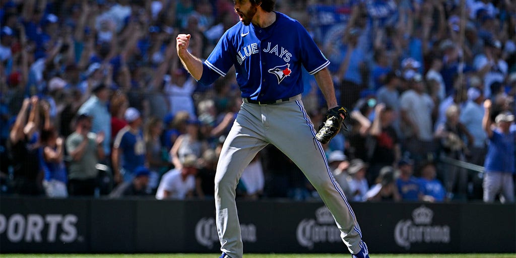 Blue Jays hang on to beat Mariners as closer Jordan Romano escapes