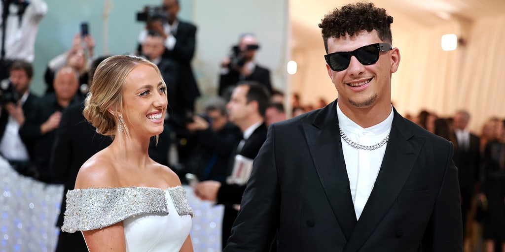 Patrick Mahomes Praises Wife Brittany, Kids in NFL Honors Speech