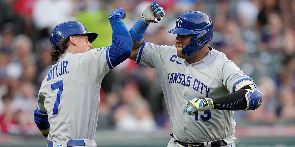 Royals' Salvador Perez hits 200th career home run in win over