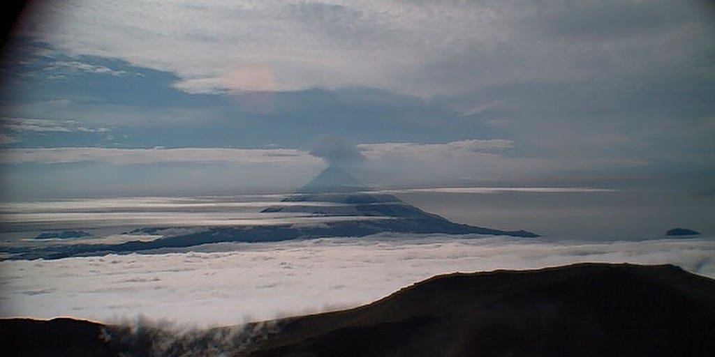 Erupting Alaska volcano spews high ash cloud, triggers inflight warnings for pilots - Vimarsana News