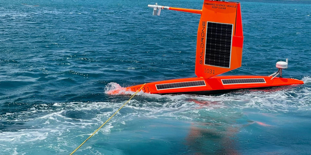Weather researchers unleash fleet of drones that sail directly into eye of hurricane - Vimarsana News