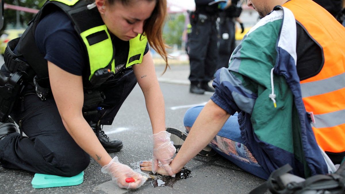 Activists Glue Hands to Floor, Porsche Museum Employees Leave