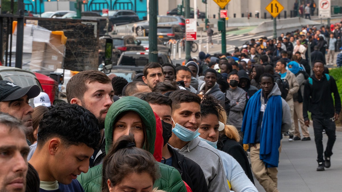 Massive line of migrants in New York City