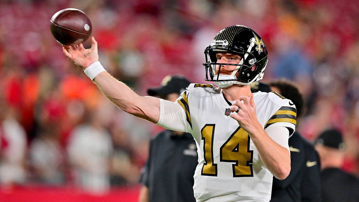 Andy Dalton warms up