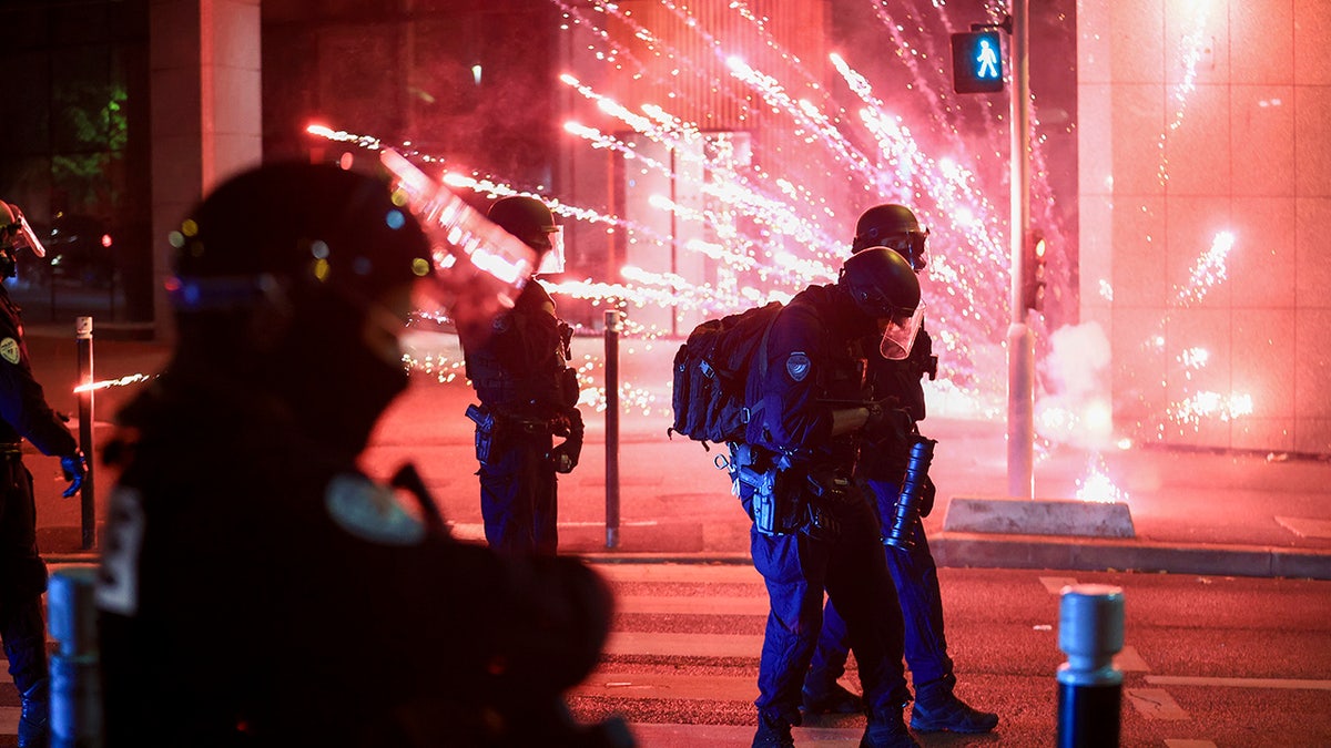 French rioters throw fireworks