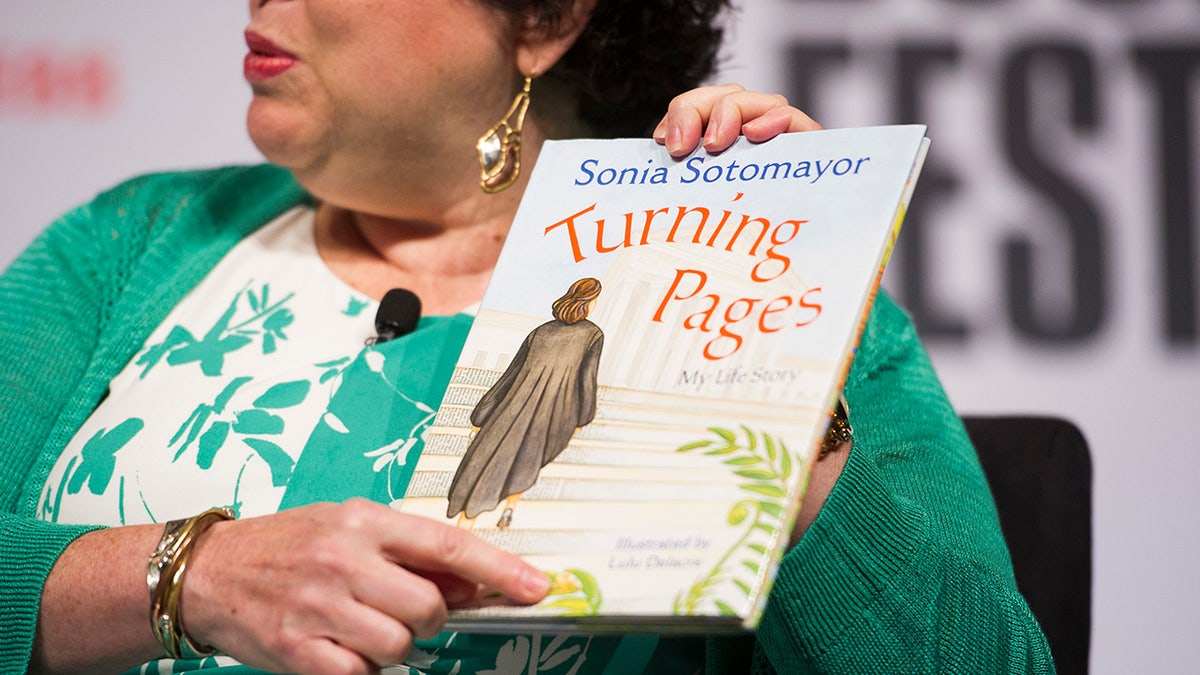 Sotomayor reads Turning Pages