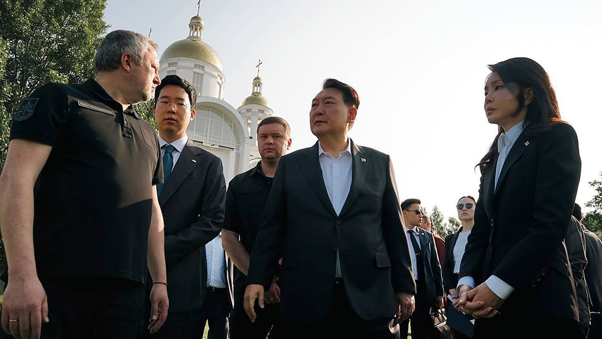South Korean president meets with Ukrainian officials