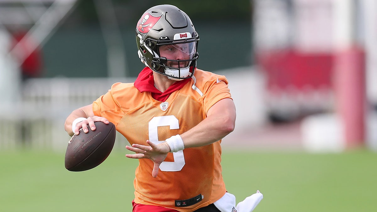 Baker Mayfield goes through a practice drill