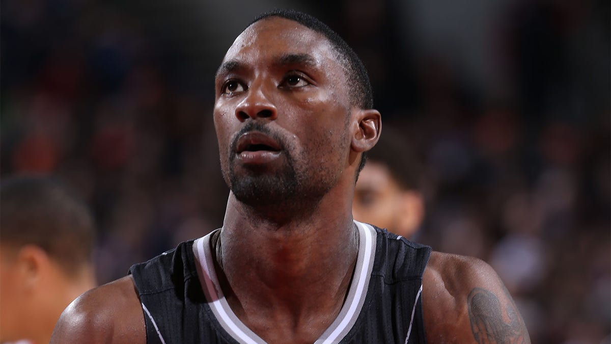 Ben Gordon prepares to shoot free throw