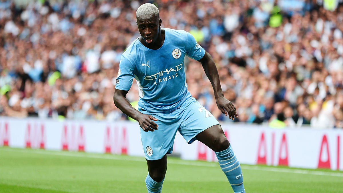 Benjamin Mendy plays ball