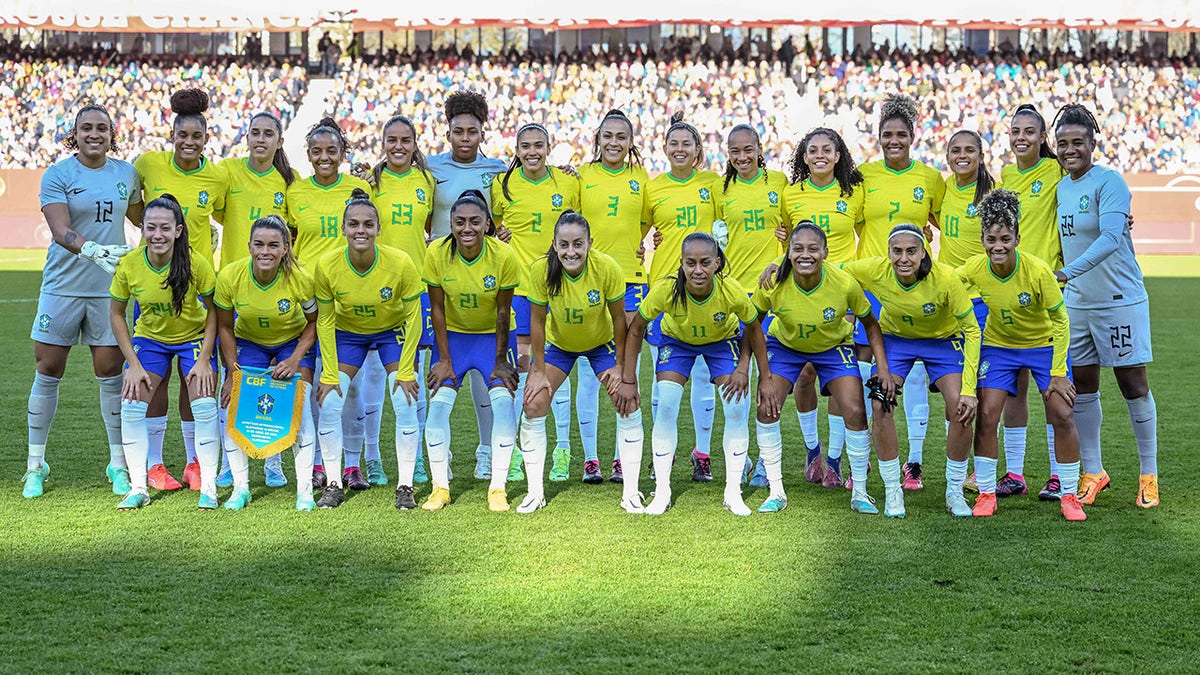 Brazil women's soccer team poses for picture