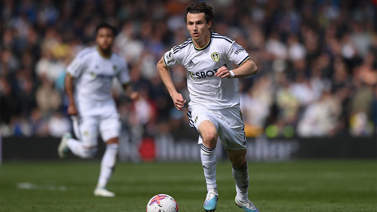 Brenden Aaronson: Leeds United loan midfielder to Union Berlin