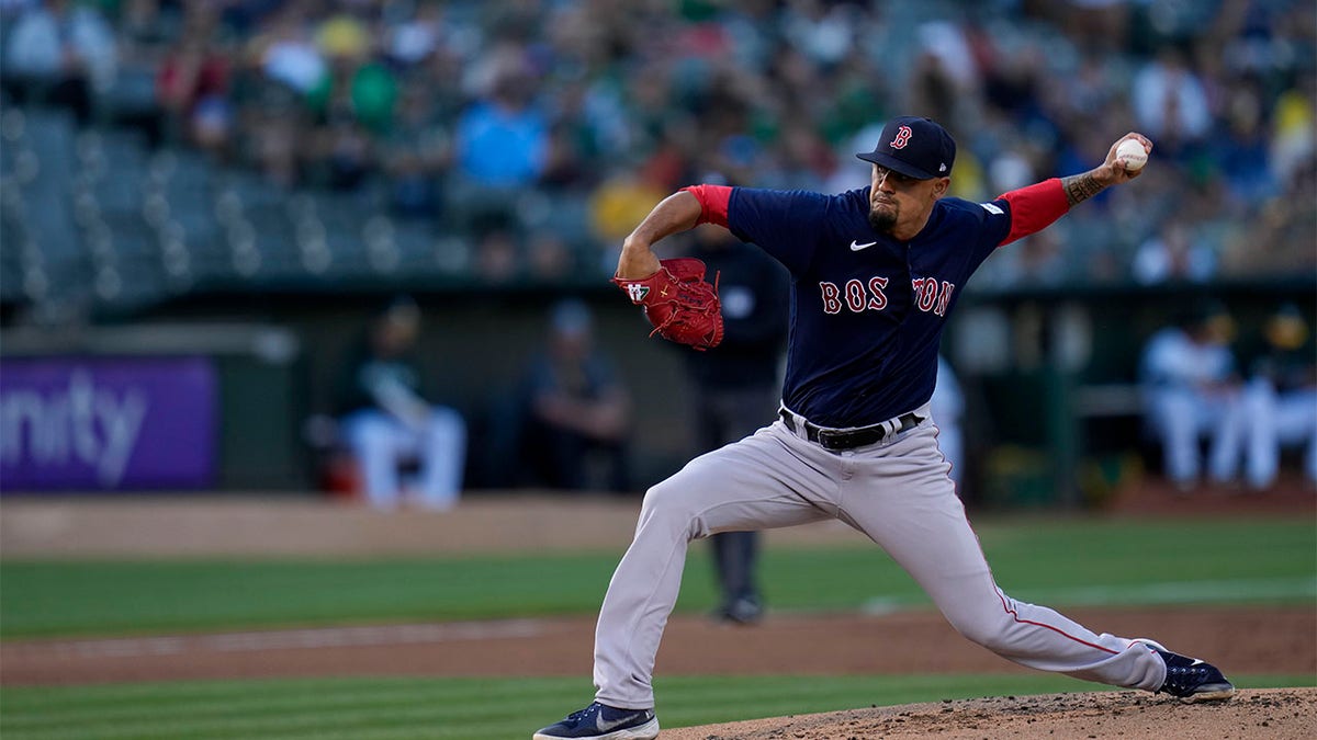 Brennan Bernandino throws pitch