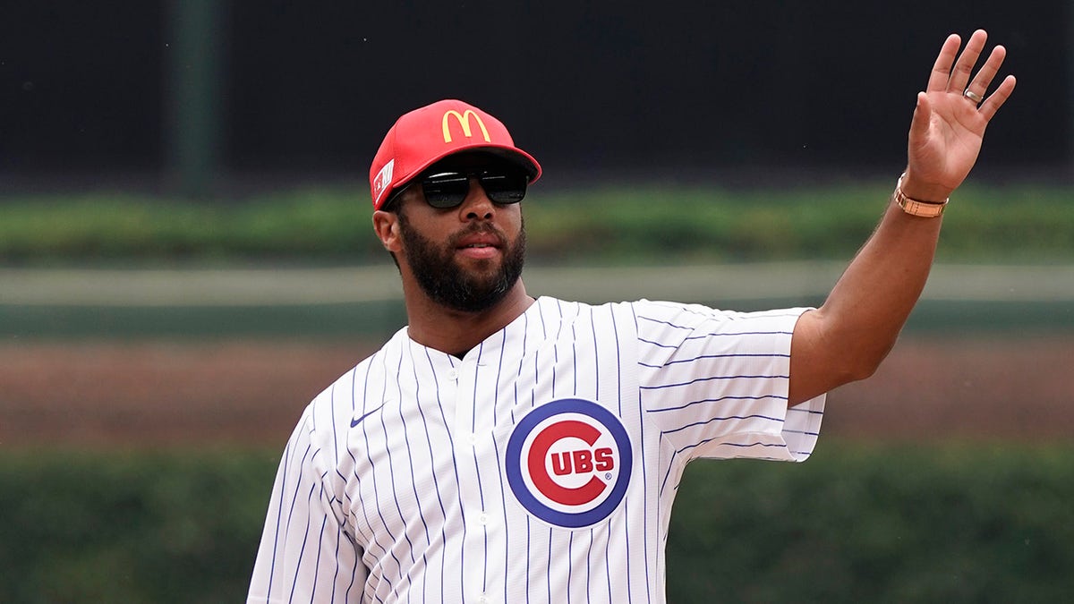 Bubba Wallace throws out first pitch