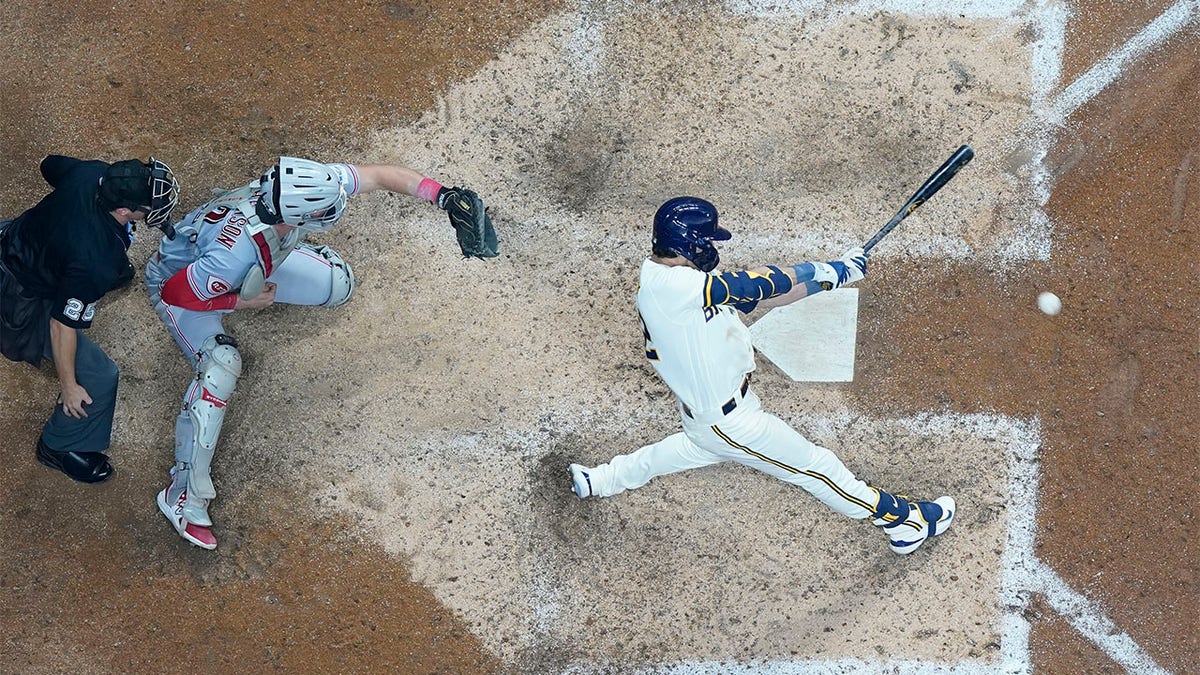 Brewers edge Reds in NL Central showdown with Christian