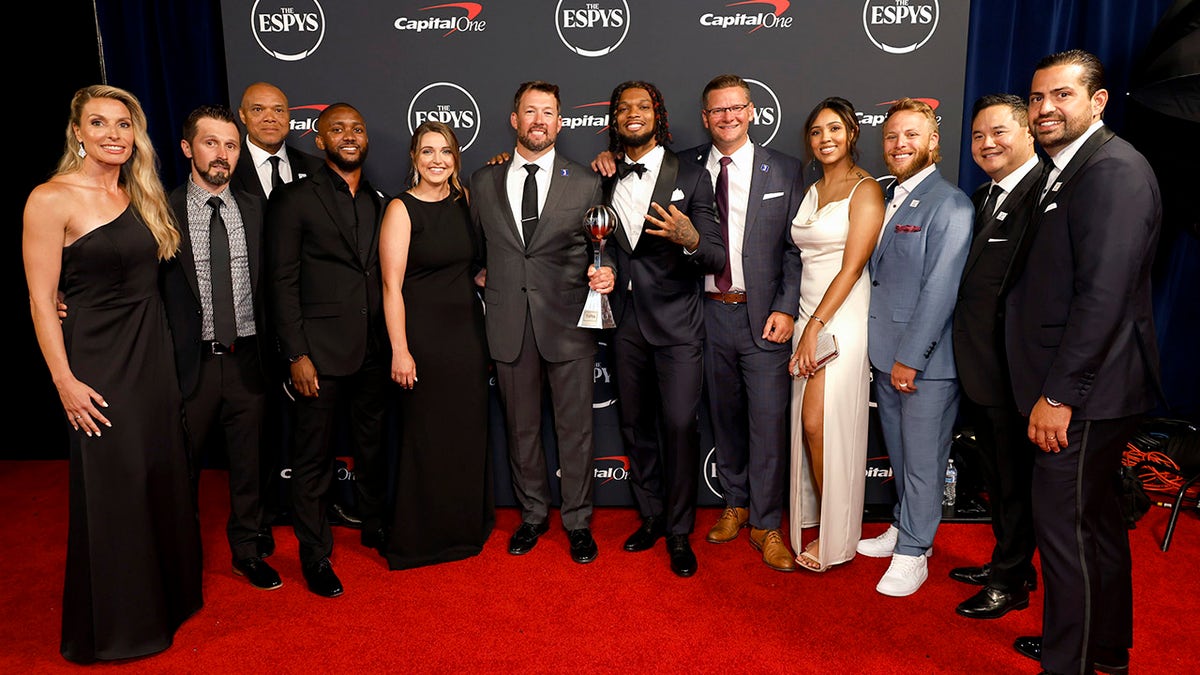 Bills: Damar Hamlin struggles through tears while presenting ESPYs