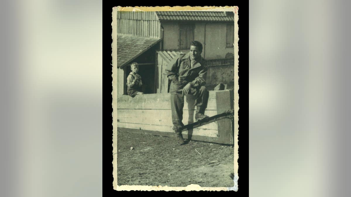 tony bennett in uniform during world war 2