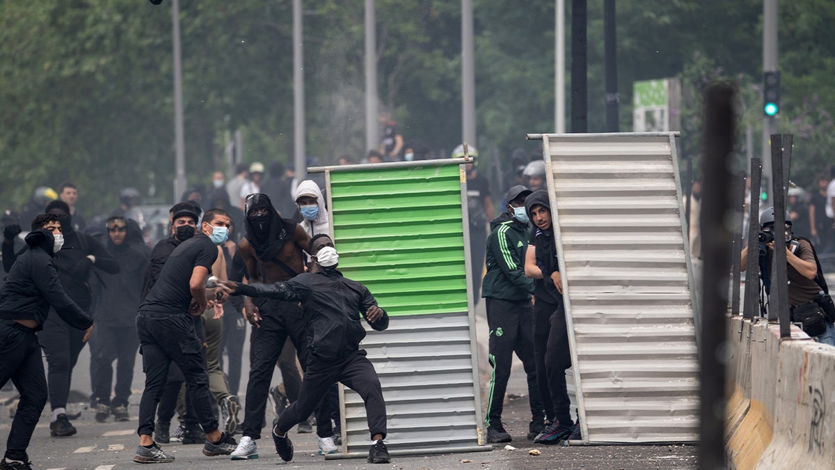 French rioters clashing with police