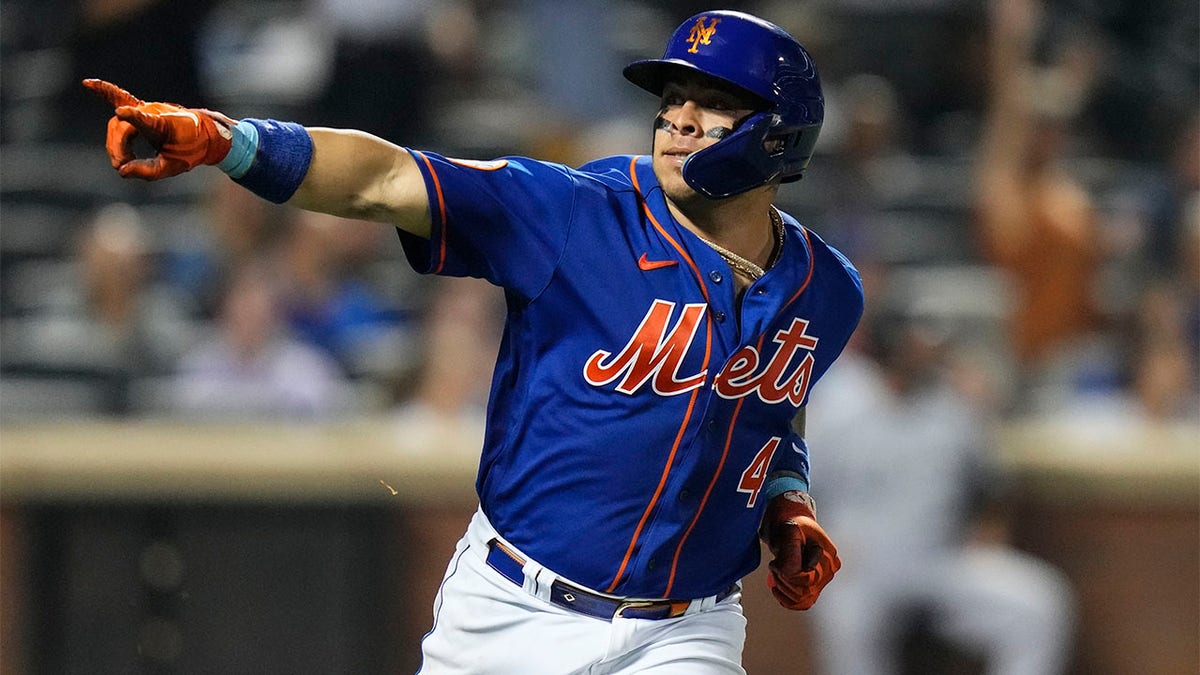 Fransisco Alvarez points towards dugout