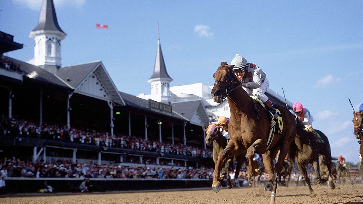 Funny Cide wins the 2003 Kentucky Derby