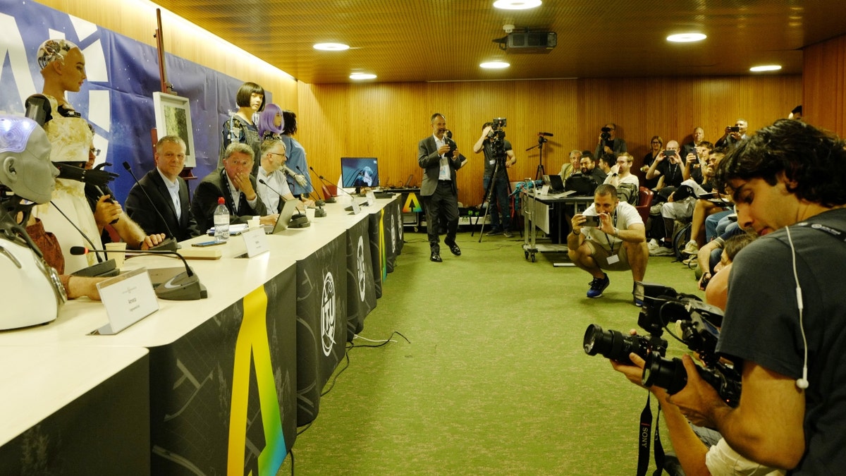 Robots at a UN panel in Geneva