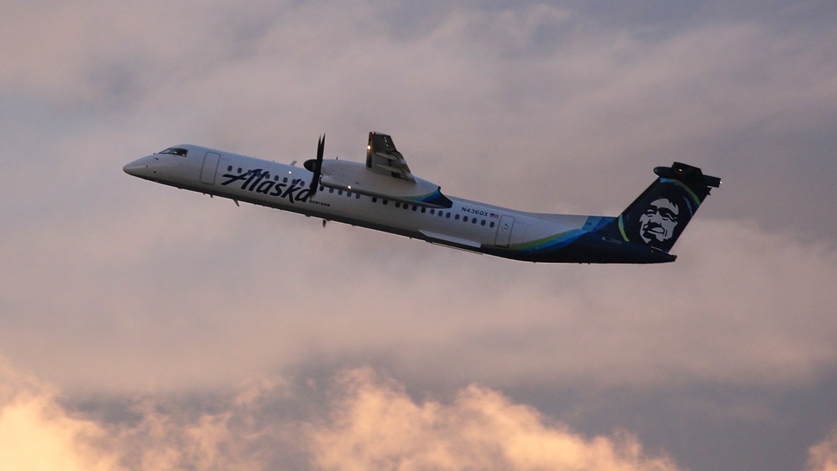 An Alaska Airlines Bombardier Dash 8 Q400 