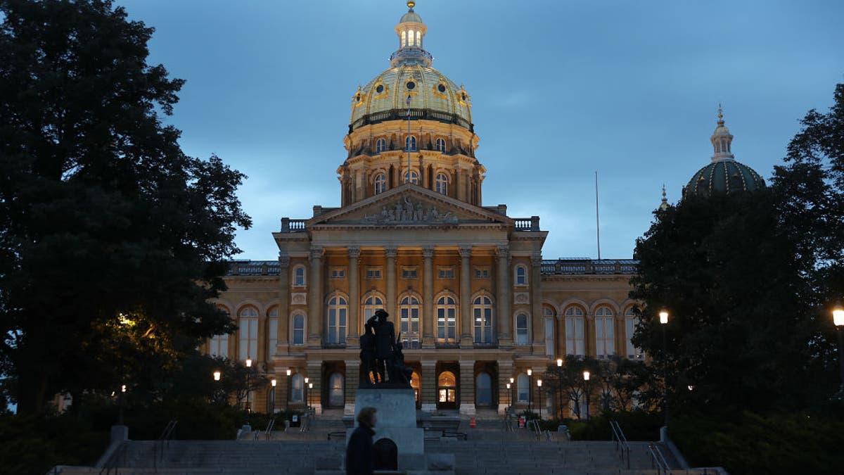 Iowa Republicans Push Through 6-week Abortion Restriction As Pro-choice ...