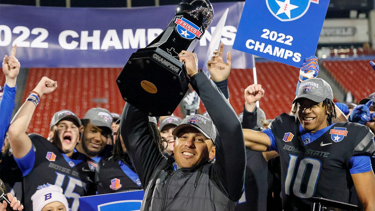 Andy Avalos holds up the Frisco Bowl trophy