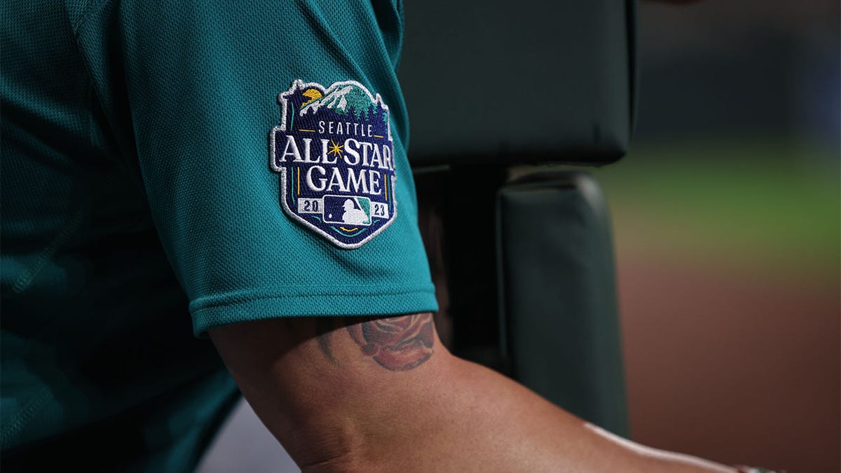 The MLB All Star Game patch Seattle Mariners uniform