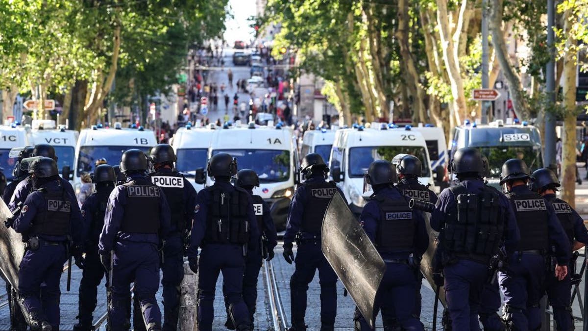 France police face protesters