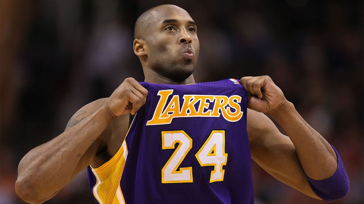 Kobe Bryant adjust his jersey against the Suns