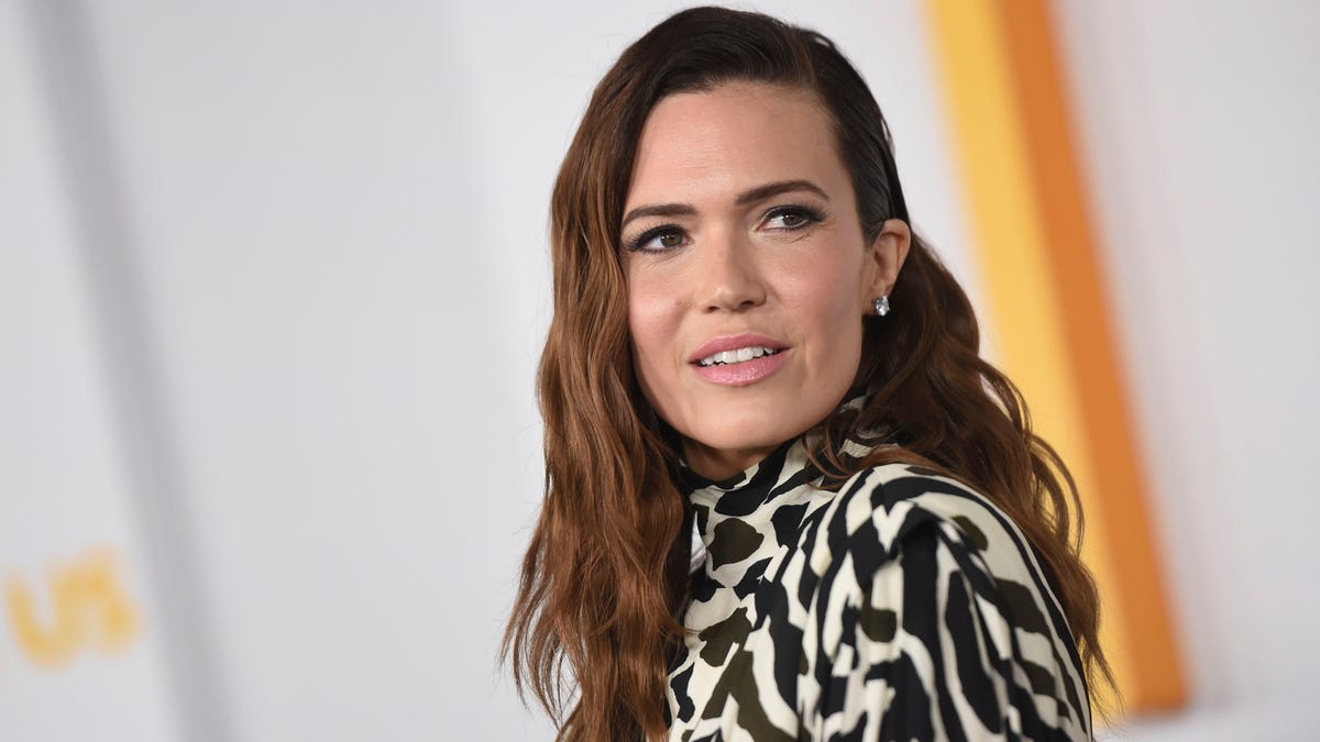 Mandy Moore rips LA thief for stealing baby stroller from her home ...