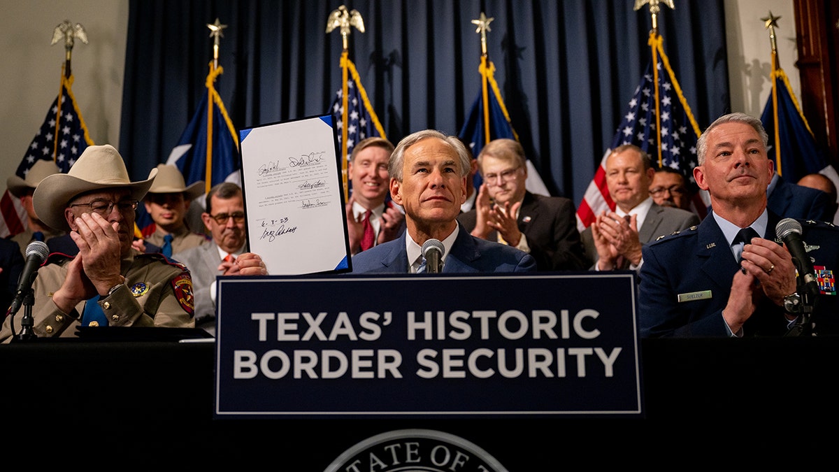 Texas Gov Abbott Swipes Biden In Latest War Of Words Over Border ...