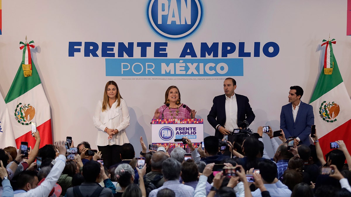 Xóchitl Gálvez at podium