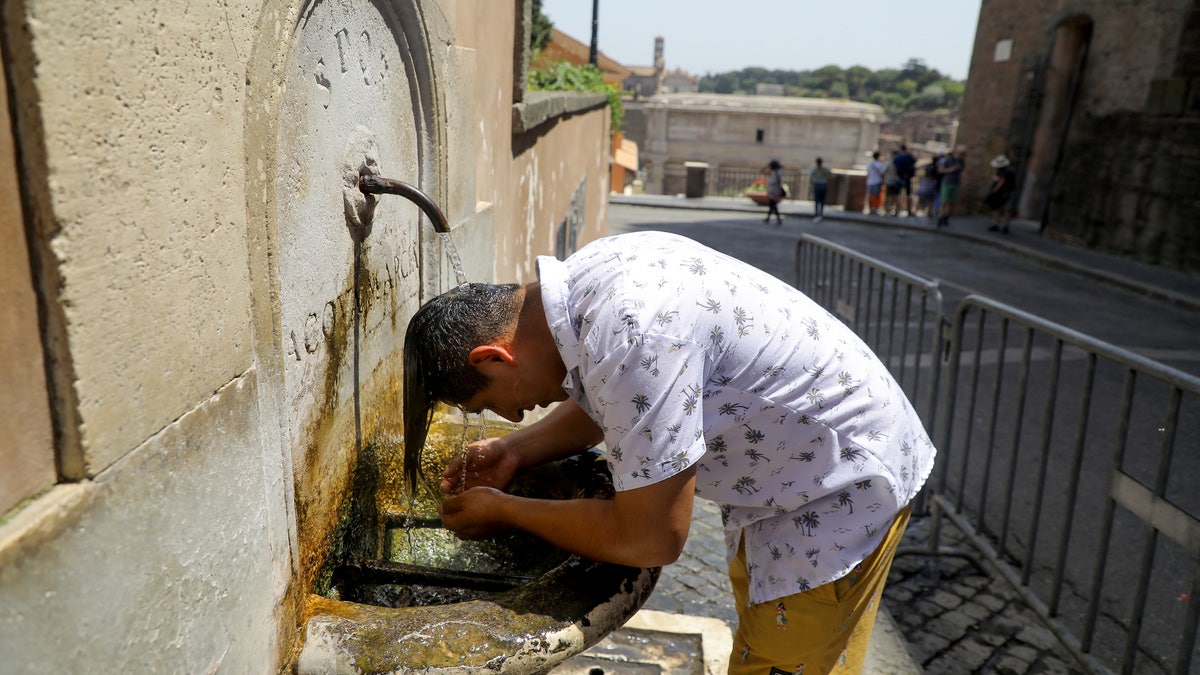 tourist at fountain