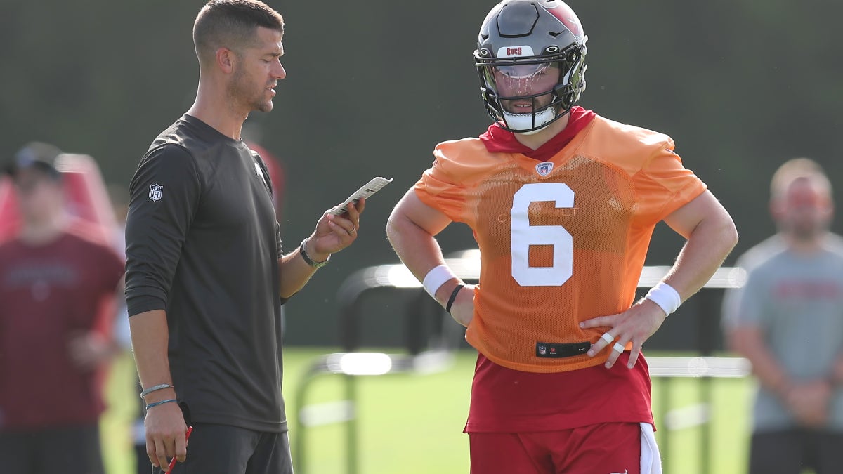 Dave Canales talks to Baker Mayfield