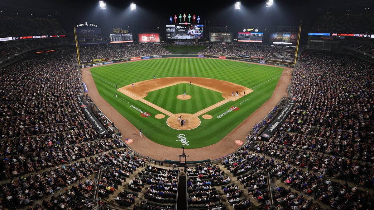 Chaotic brawl erupts between fans in luxury suites during White Sox game